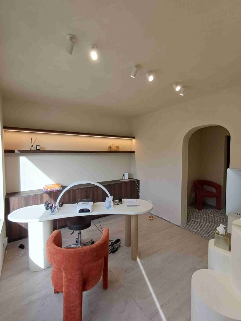 totaal-inrichting-voor-een-nagelsalon